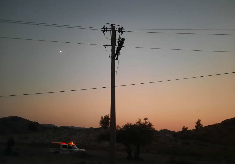 پایداری برق رسانی و شبکه های توزیع در مناطق سیل زده جنوب استان